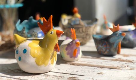 Osterhühner aus Keramik