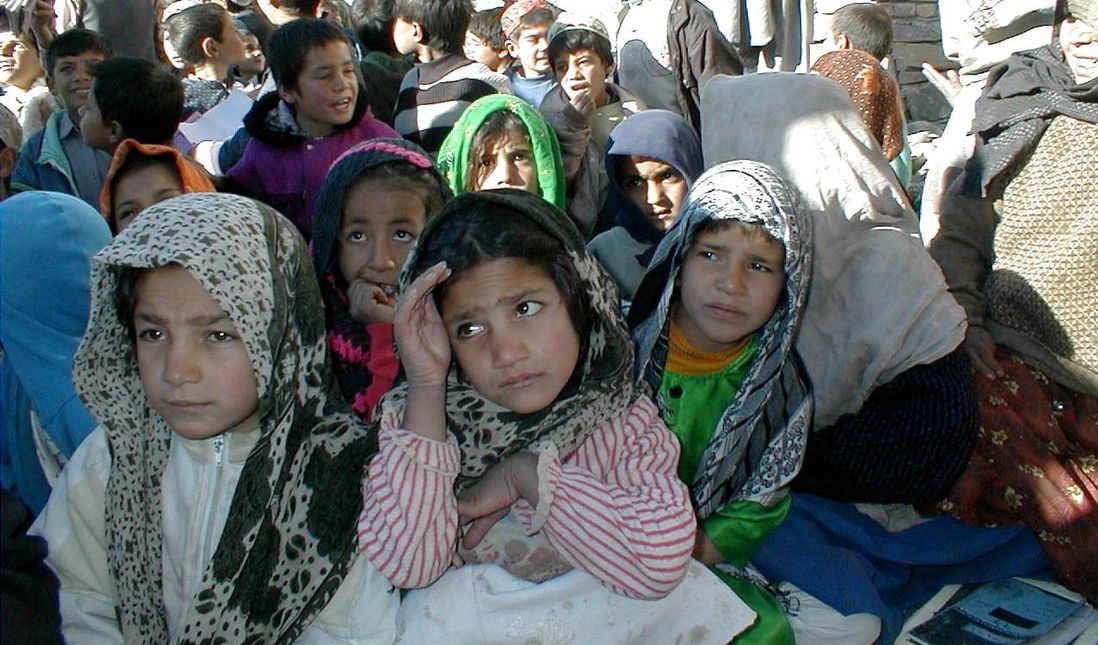 Eine Gruppe von afghanischen Kindern